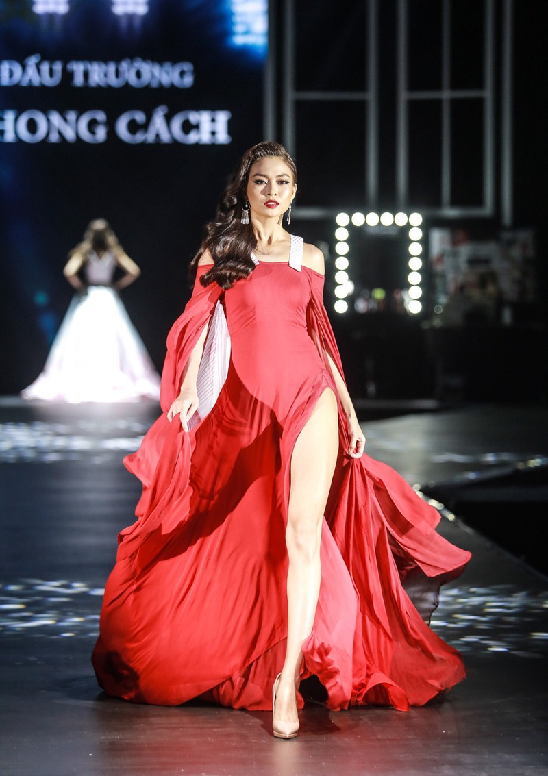 Cao Ngan manh me catwalk sau on ao gay tro xuong-Hinh-7